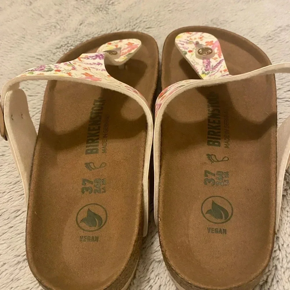 Birkenstock Gizeh vegan leather floral print sandals size 37. - Picture 2 of 8